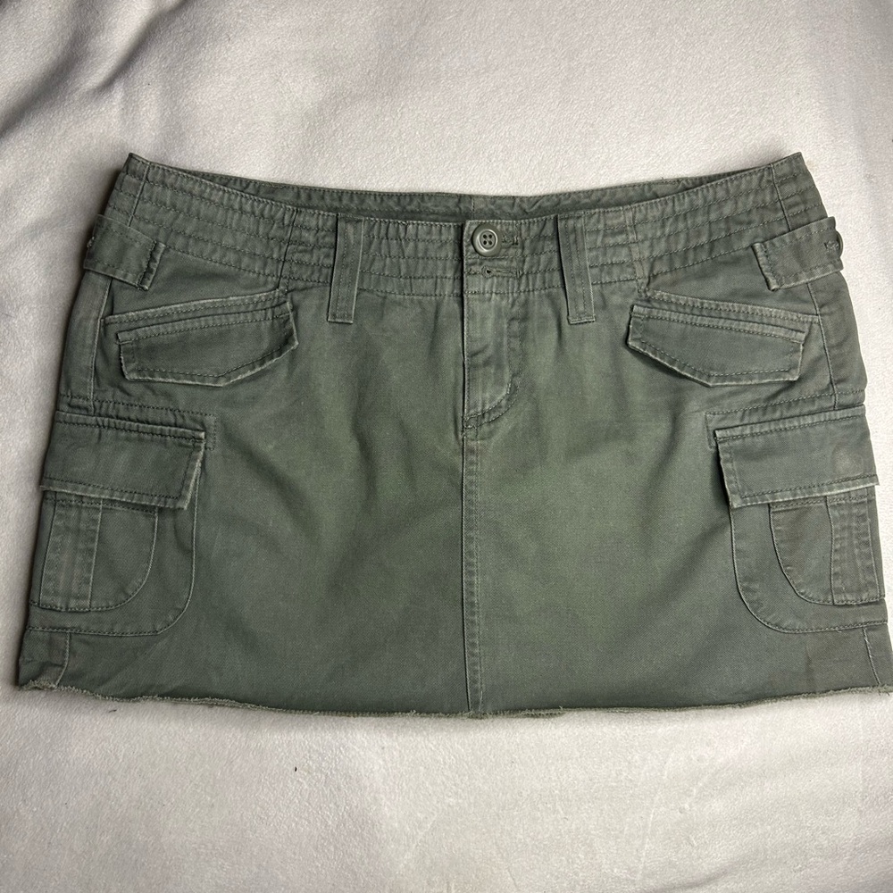 LONDONJEAN Olive Cargo Skirt